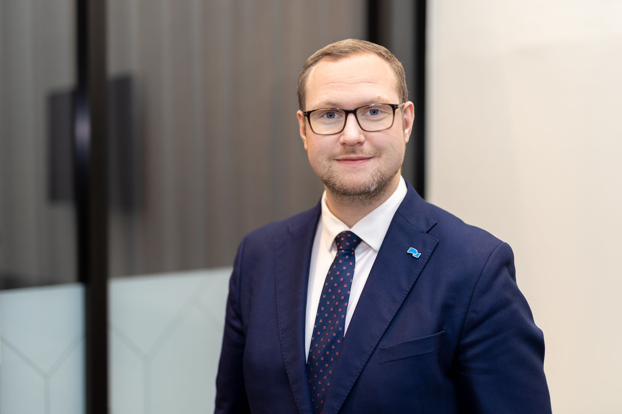 Erlend Svardal Bøe i dress